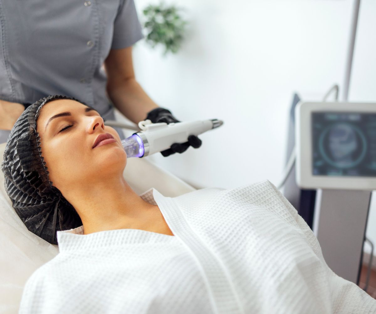 Traditional Gua Sha therapy improving blood circulation and supporting the body’s natural healing process.